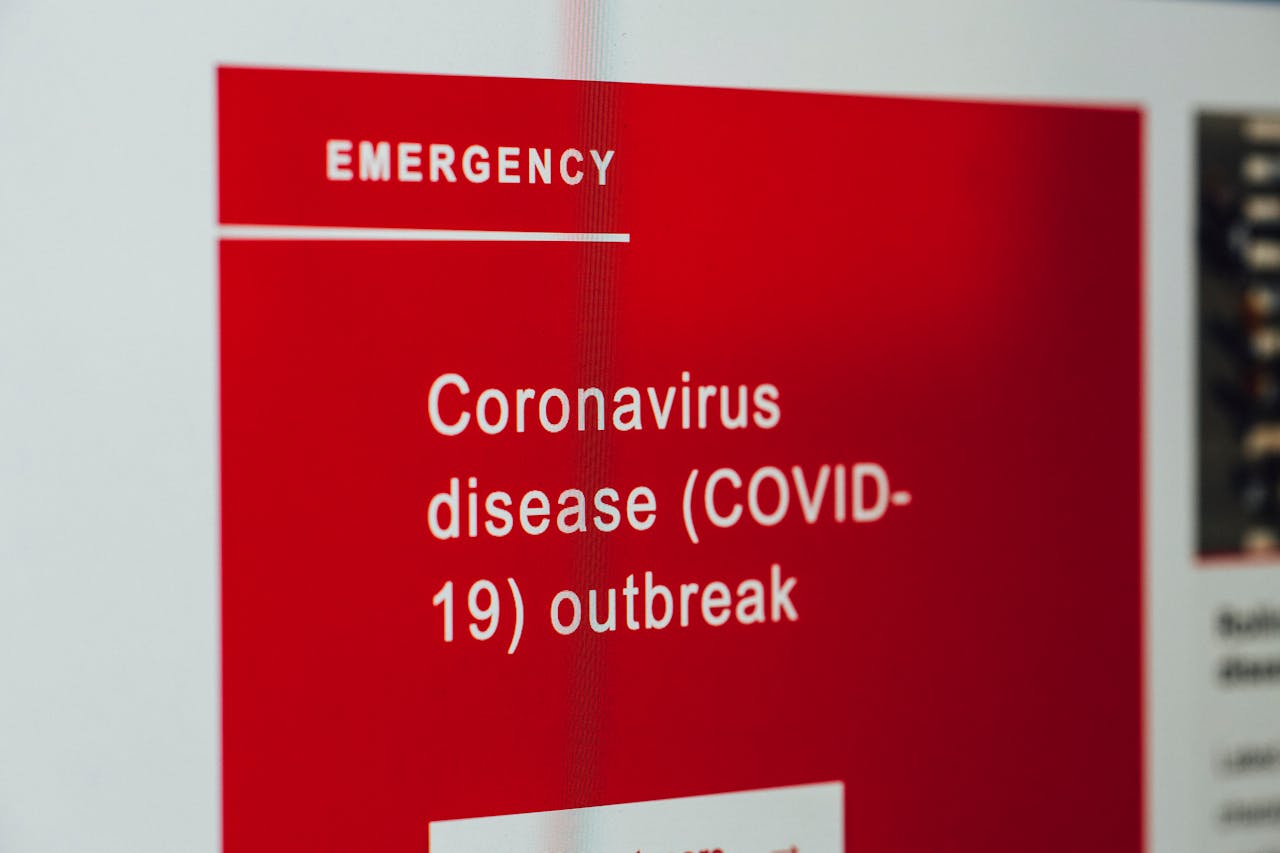 services-01 Close-up of a COVID-19 emergency alert message on a digital screen.