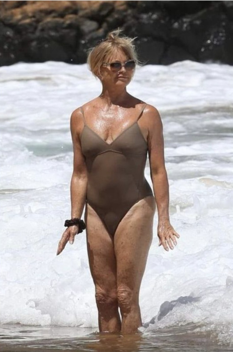 Goldie Hawn vacation pictures in swimsuit spark comments 671480163 122123142549140408 3151609900248031884 n